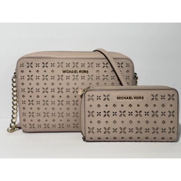 MICHAEL KORS Jet Set Travel Large Crossbody & Wallet Set Perforated‎ Light Pink - Picture 1 of 16